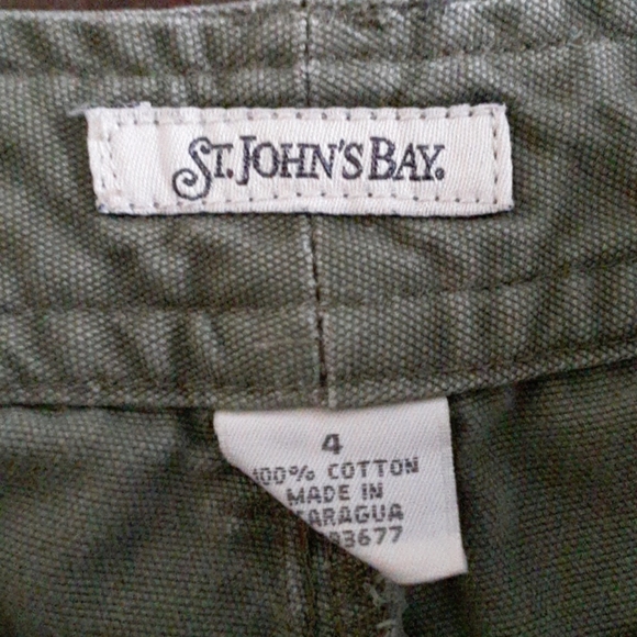 Shorts - Picture 2 of 3